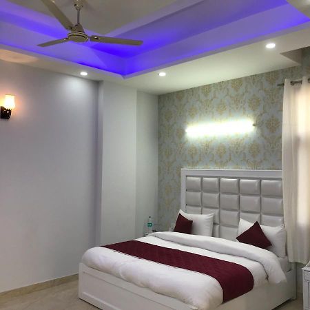 Hotel O The Grand Palace 가지아바드 외부 사진